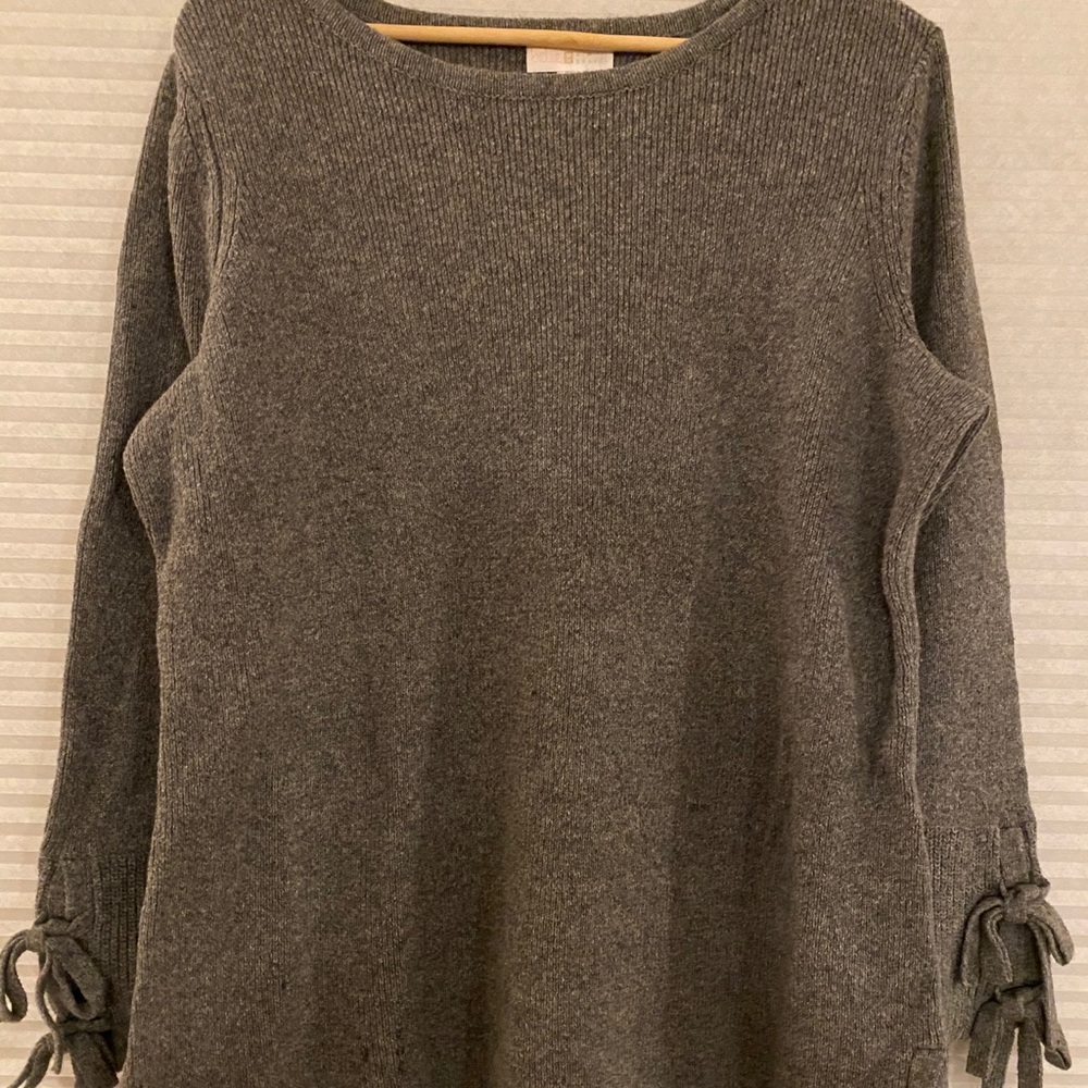 Grey knit sweater with 3/4 sleeves and tie detail